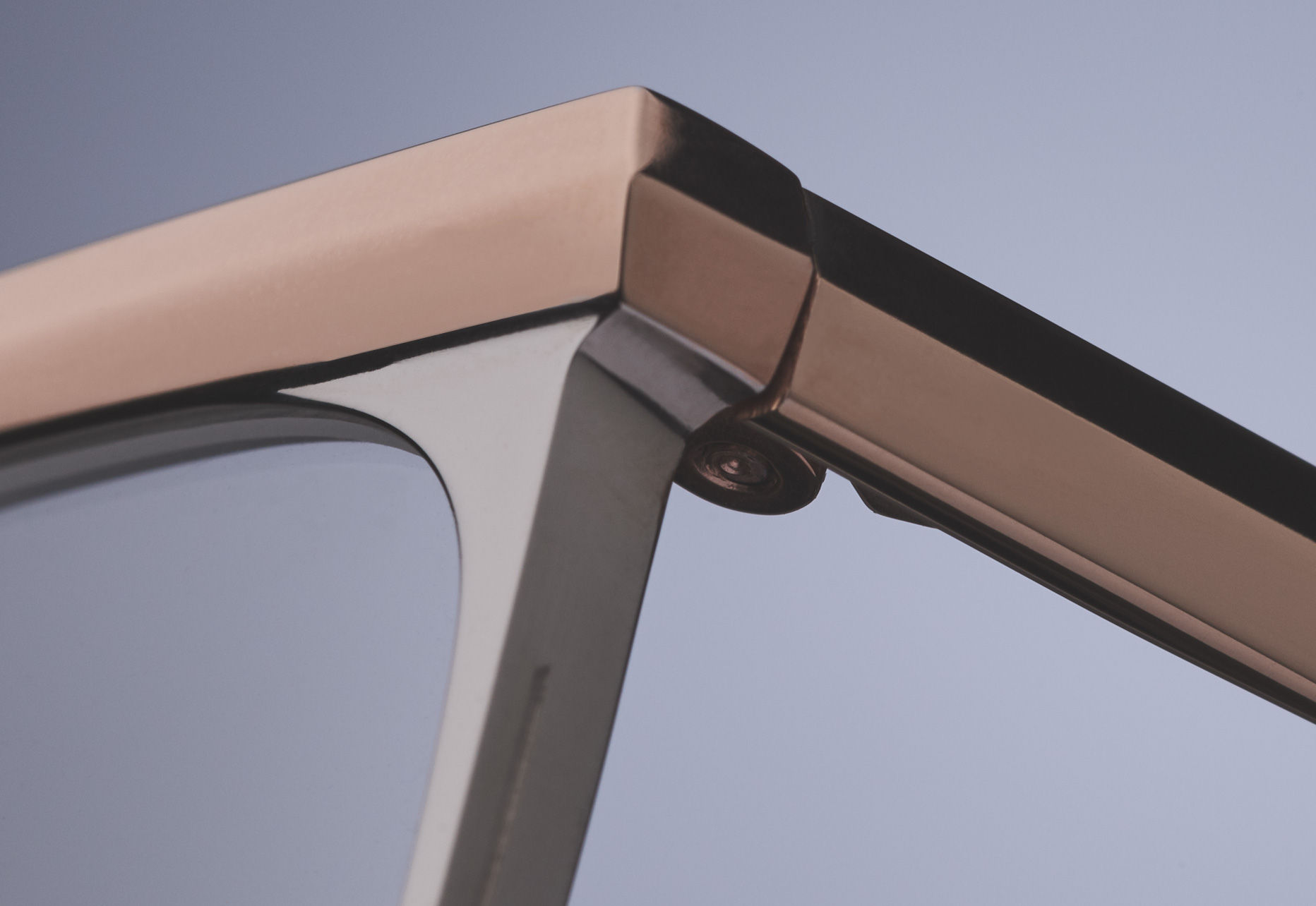 DIAMOND SHAPED CHAMFERED BROW AND TEMPLE WITH CONTRAST FINISH