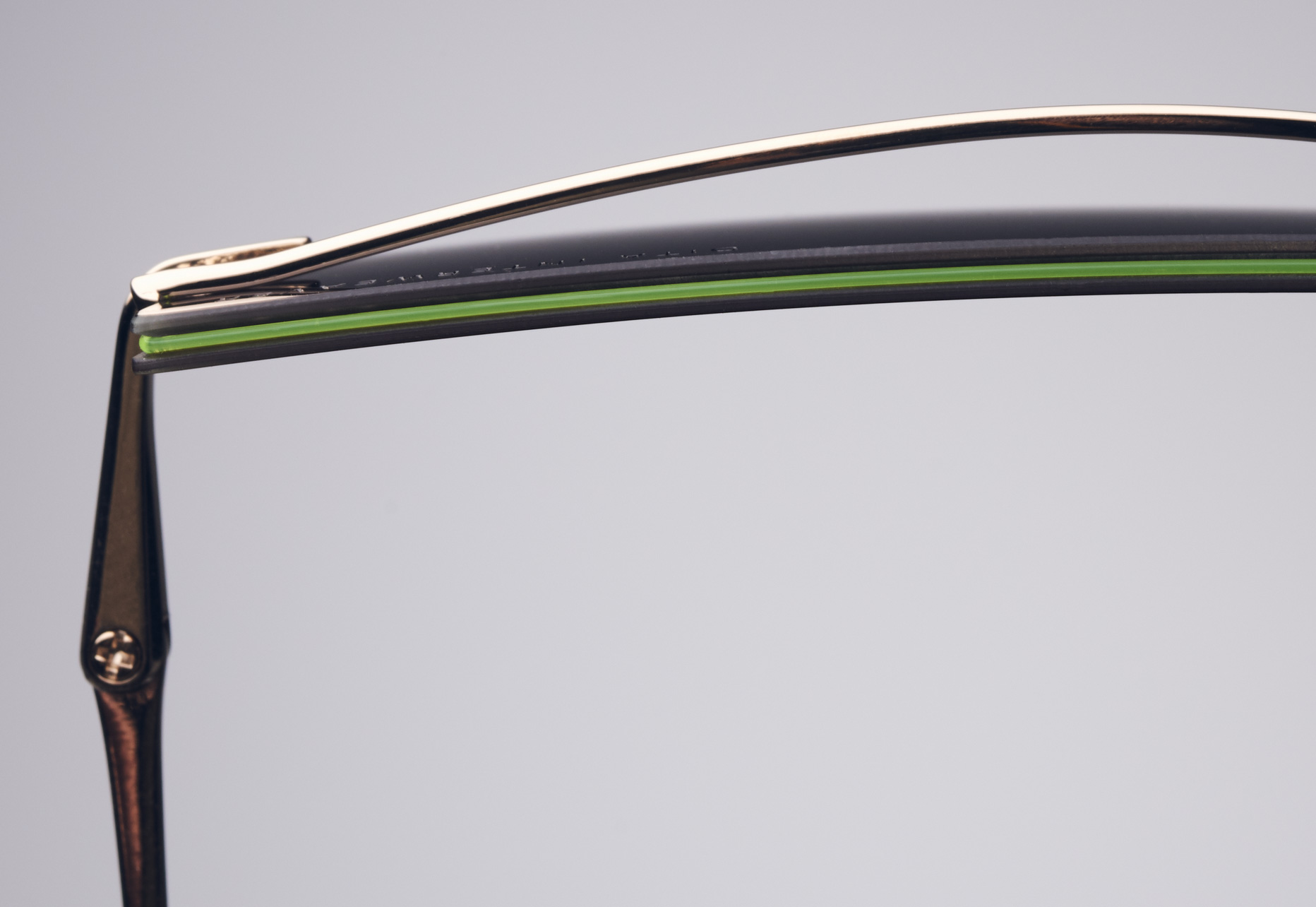 FLOATING ONE PIECE BRIDGE AND BROW DETAIL