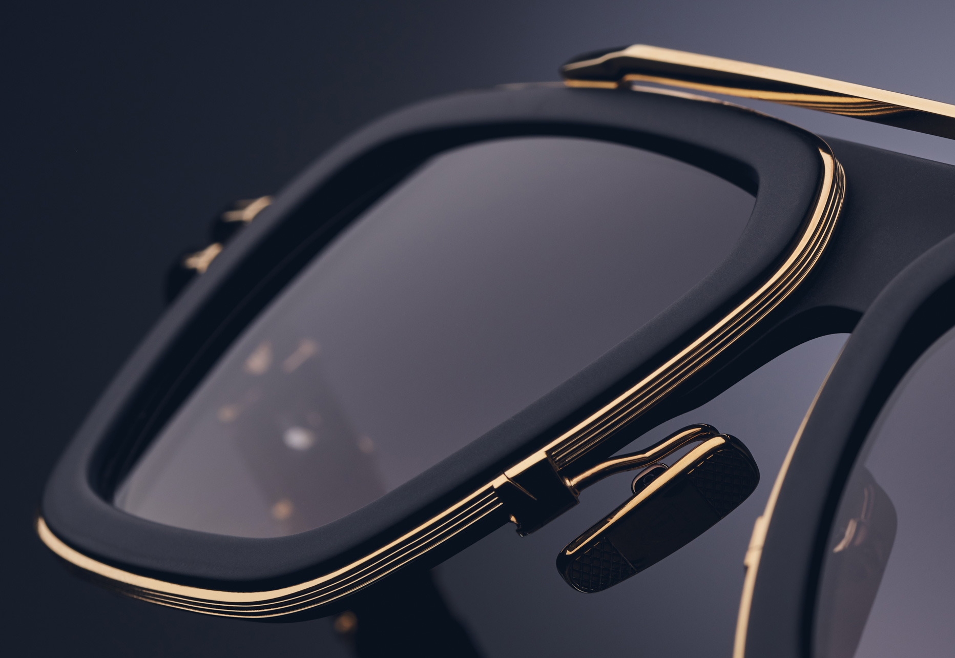 ACETATE FRONT FRAME WITH EXTERNAL TITANIUM LENS RIMS
