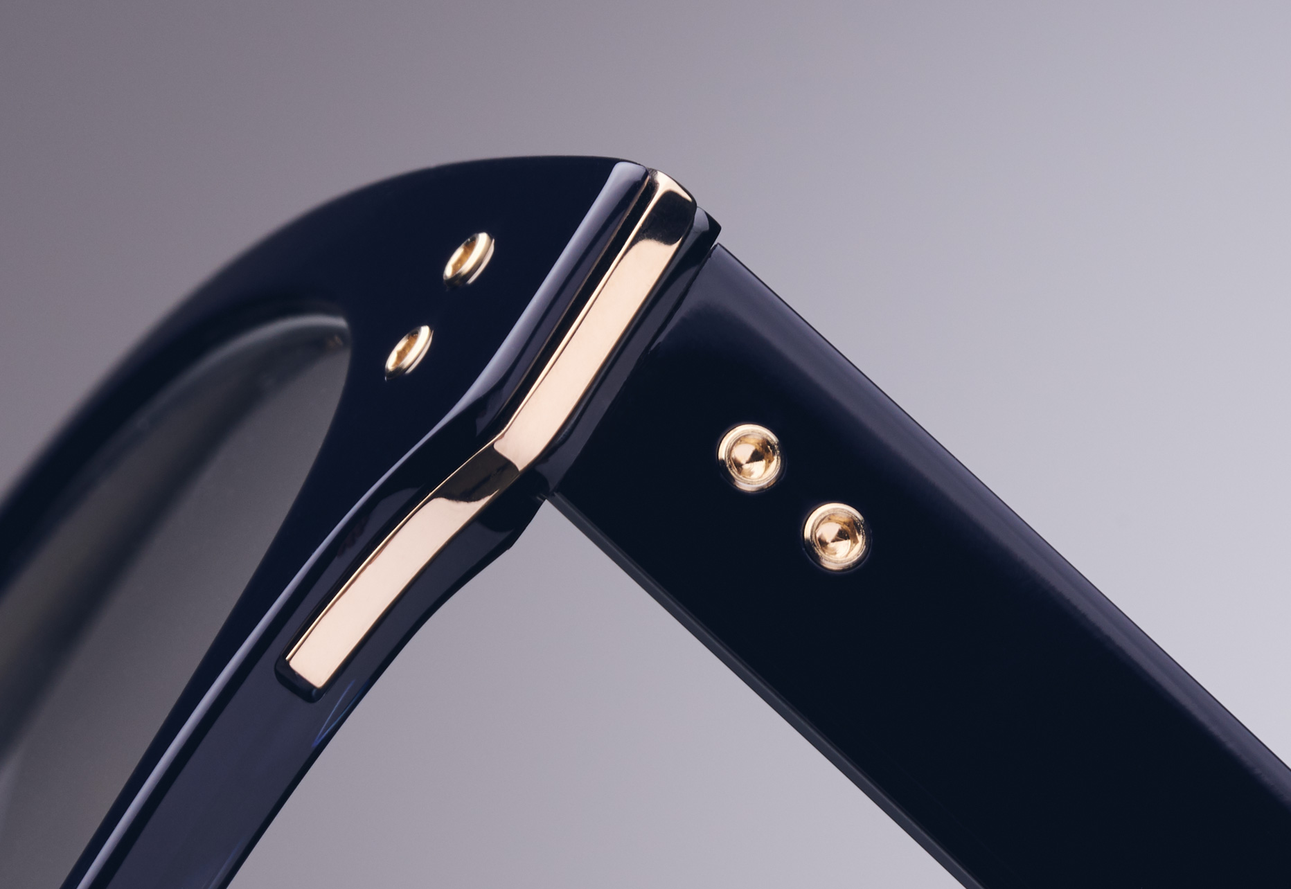 DITA’S PROPRIETARY HEX SCREW HINGES