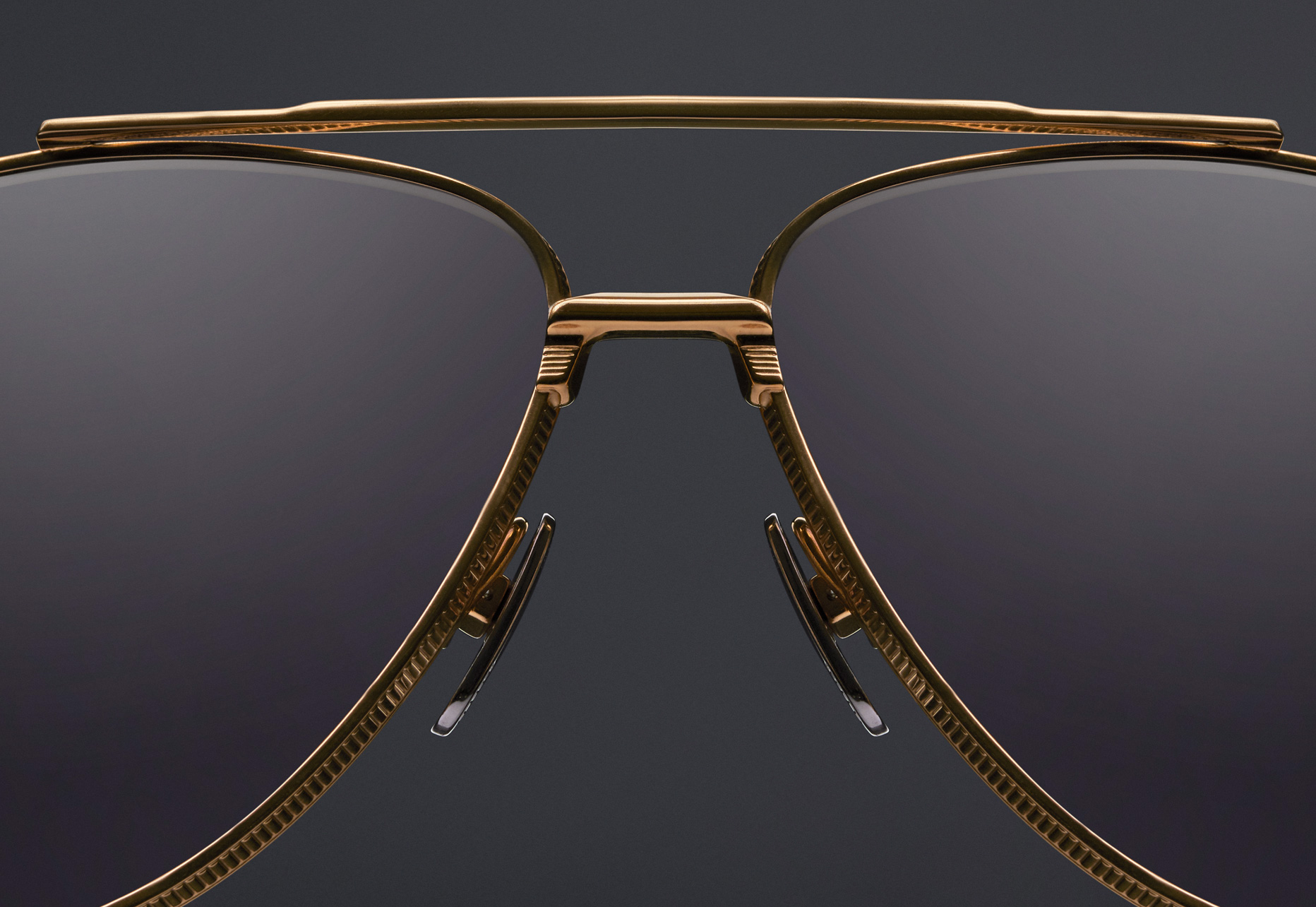 DUAL-TONE TITANIUM CONSTRUCTION