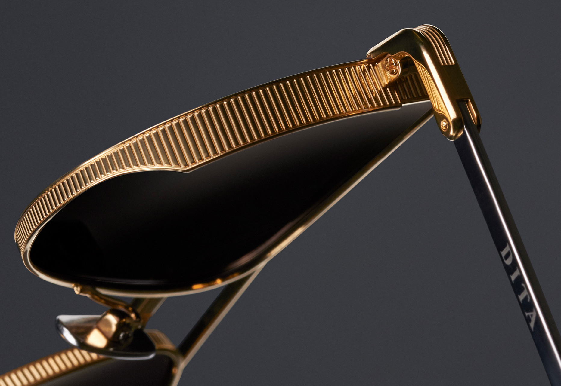 PRESSED LINE DETAIL ON LENS RIM
