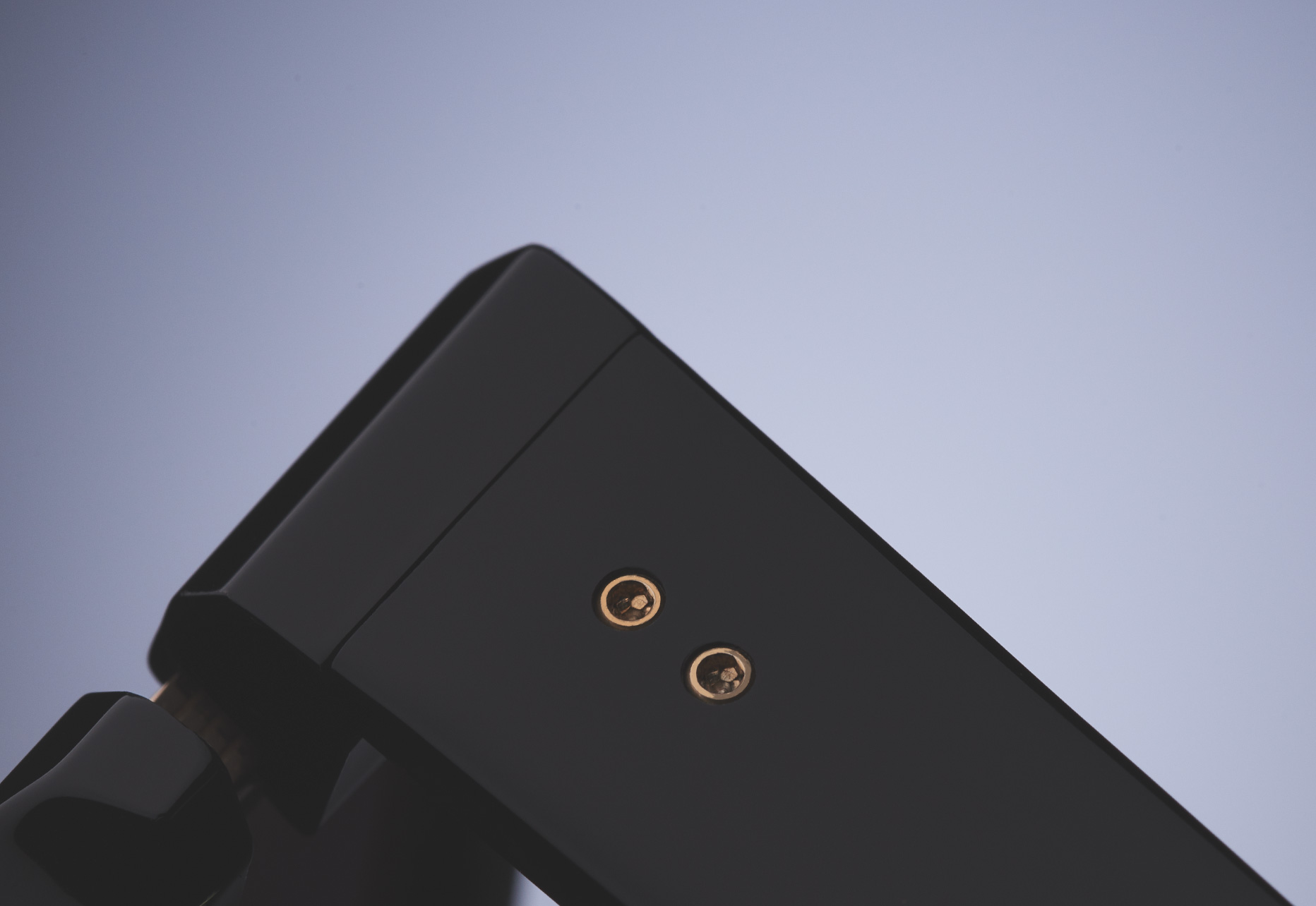 DITA’S UNIQUE HEX SCREW HINGES